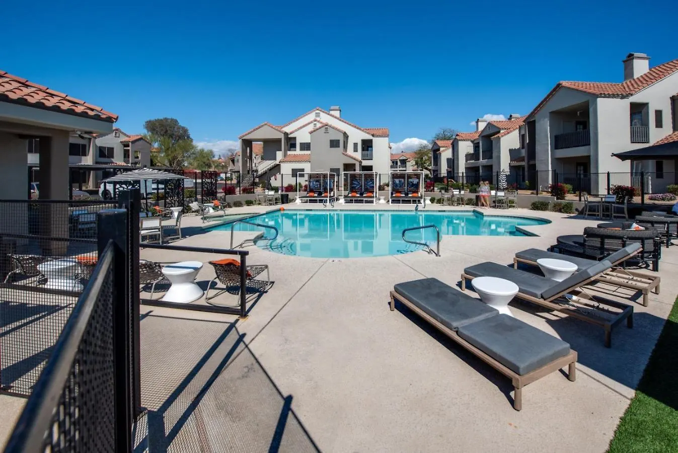 Apartment Pet-Friendly Scottsdale Pool Basketball Court