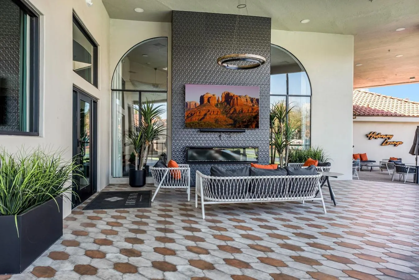 Pet-Friendly Scottsdale Pool Basketball Court United States