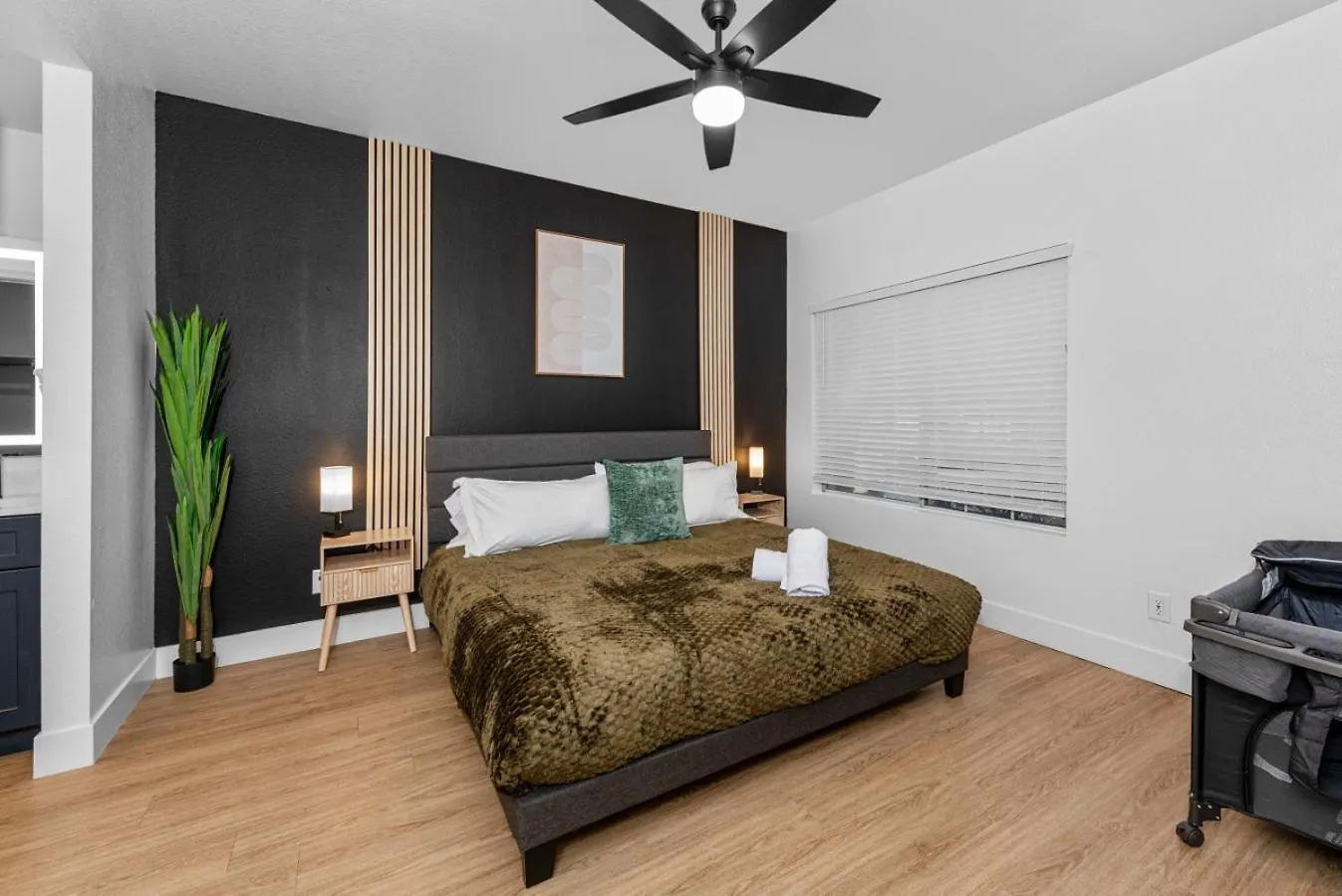Pet-Friendly Scottsdale Pool Basketball Court Apartment