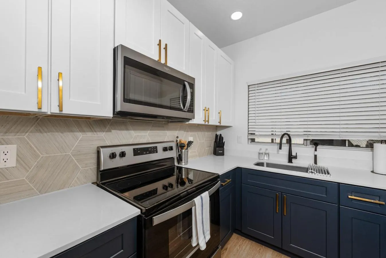 Pet-Friendly Scottsdale Pool Basketball Court Apartment