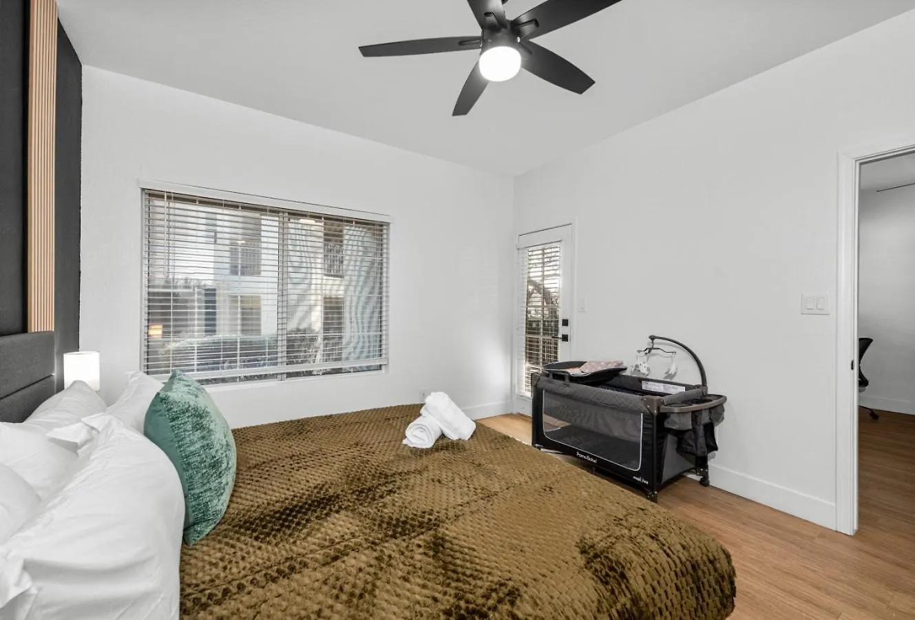 Pet-Friendly Scottsdale Pool Basketball Court Apartment