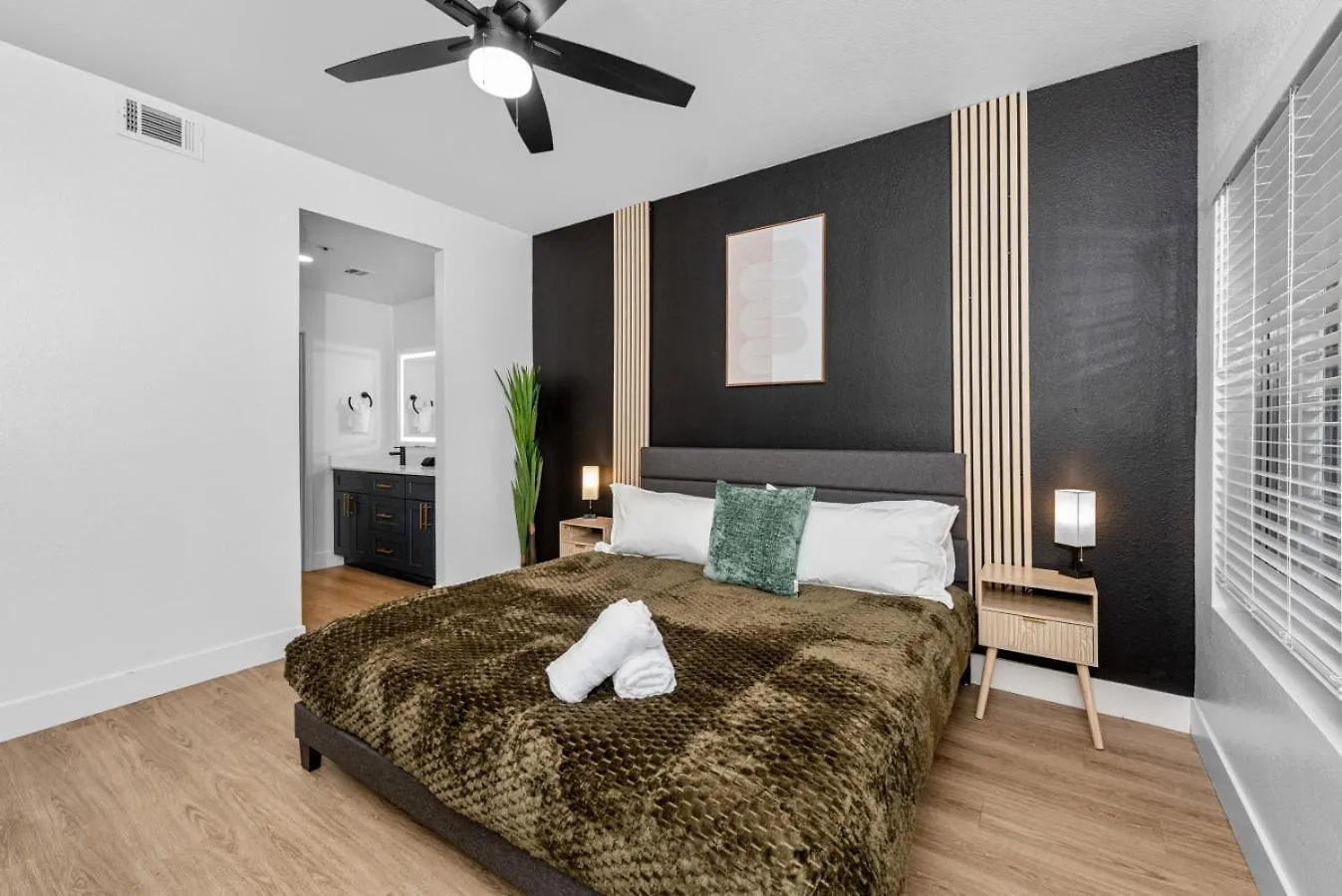 Apartment Pet-Friendly Scottsdale Pool Basketball Court